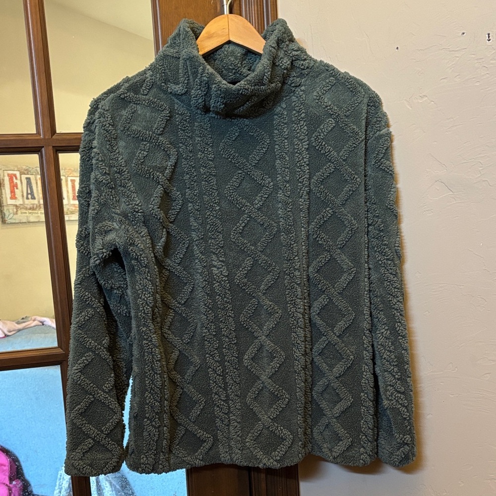 Eddie Bauer Pullover!  Size large
